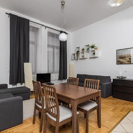 Cosy 1 Bedroom Apartment In Gozsdu Court Budapest Eksteriør billede