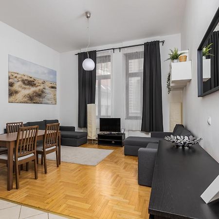 Cosy 1 Bedroom Apartment In Gozsdu Court Budapest Eksteriør billede