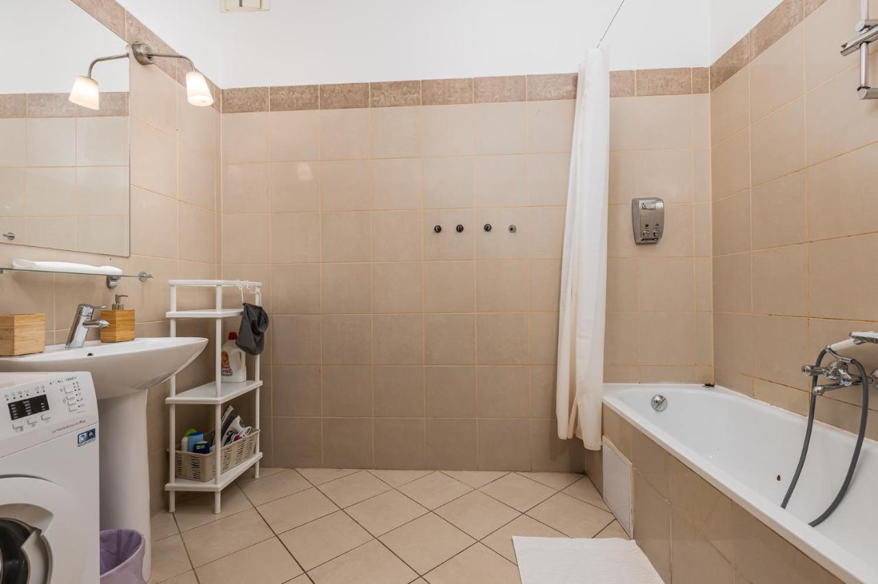 Cosy 1 Bedroom Apartment In Gozsdu Court Budapest Eksteriør billede